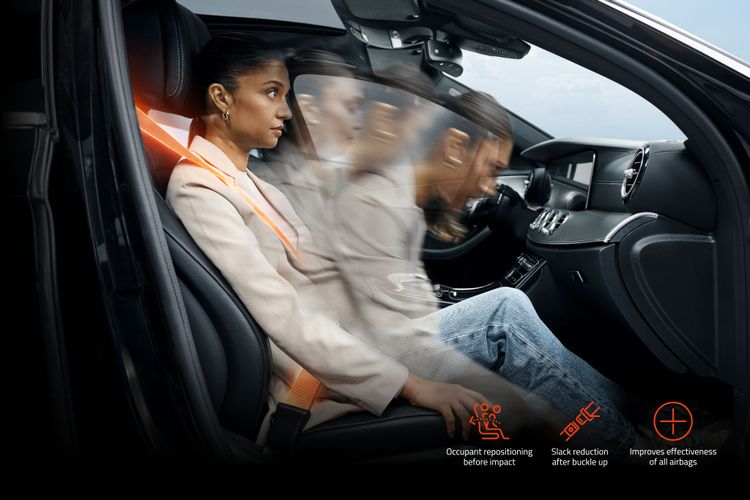Person wearing ZF Lifetec branded shirt with seatbelt